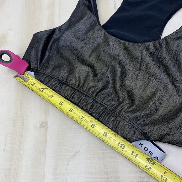 KORAL Beta Infinity Sports Bra NWOT Size Medium - Picture 11 of 13